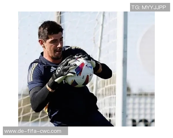 足球场上的铁壁防线厉害后卫如何改变比赛格局与球队命运 足球场上的铁壁防线厉害后卫如何改变比赛格局与球队命运