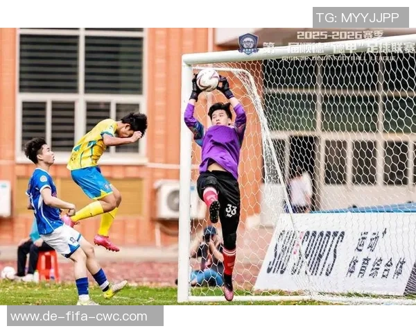 街头足球平地花式技巧大揭秘让你在球场上尽显风采与创意 街头足球平地花式技巧大揭秘让你在球场上尽显风采与创意